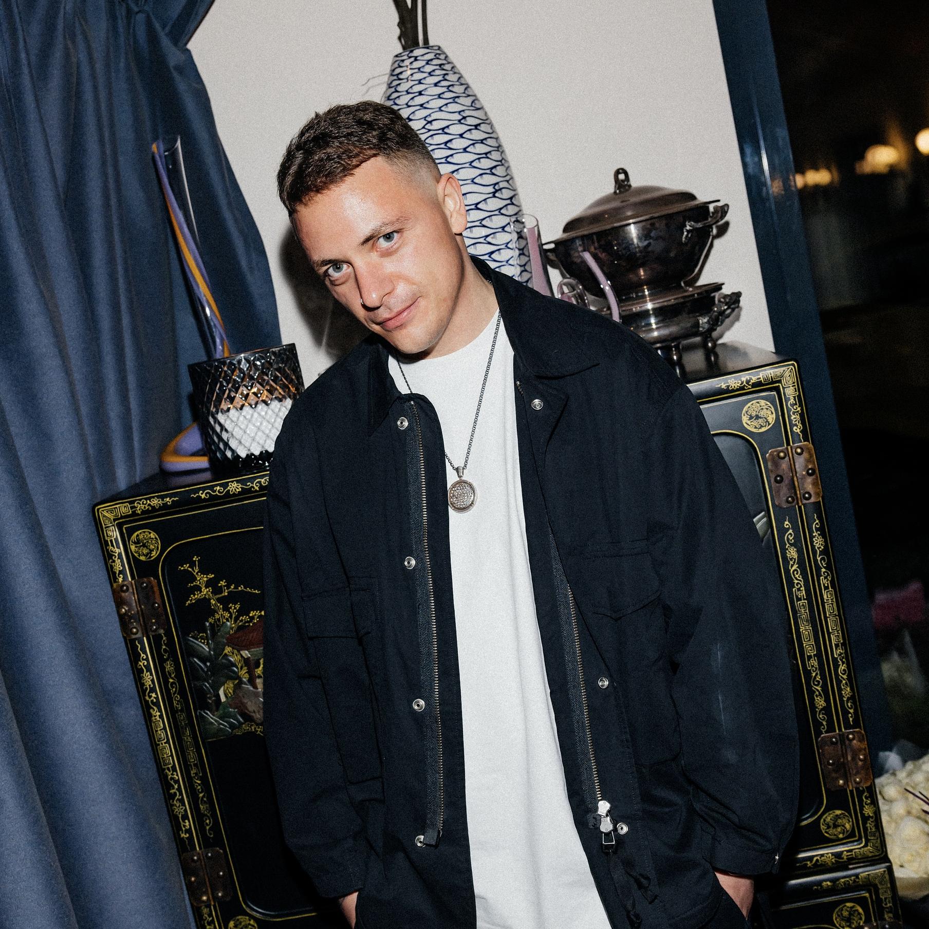 Канал для барабанщиков, сериал про кантри и книги о музыке: 6 источников от Виктора Худошина